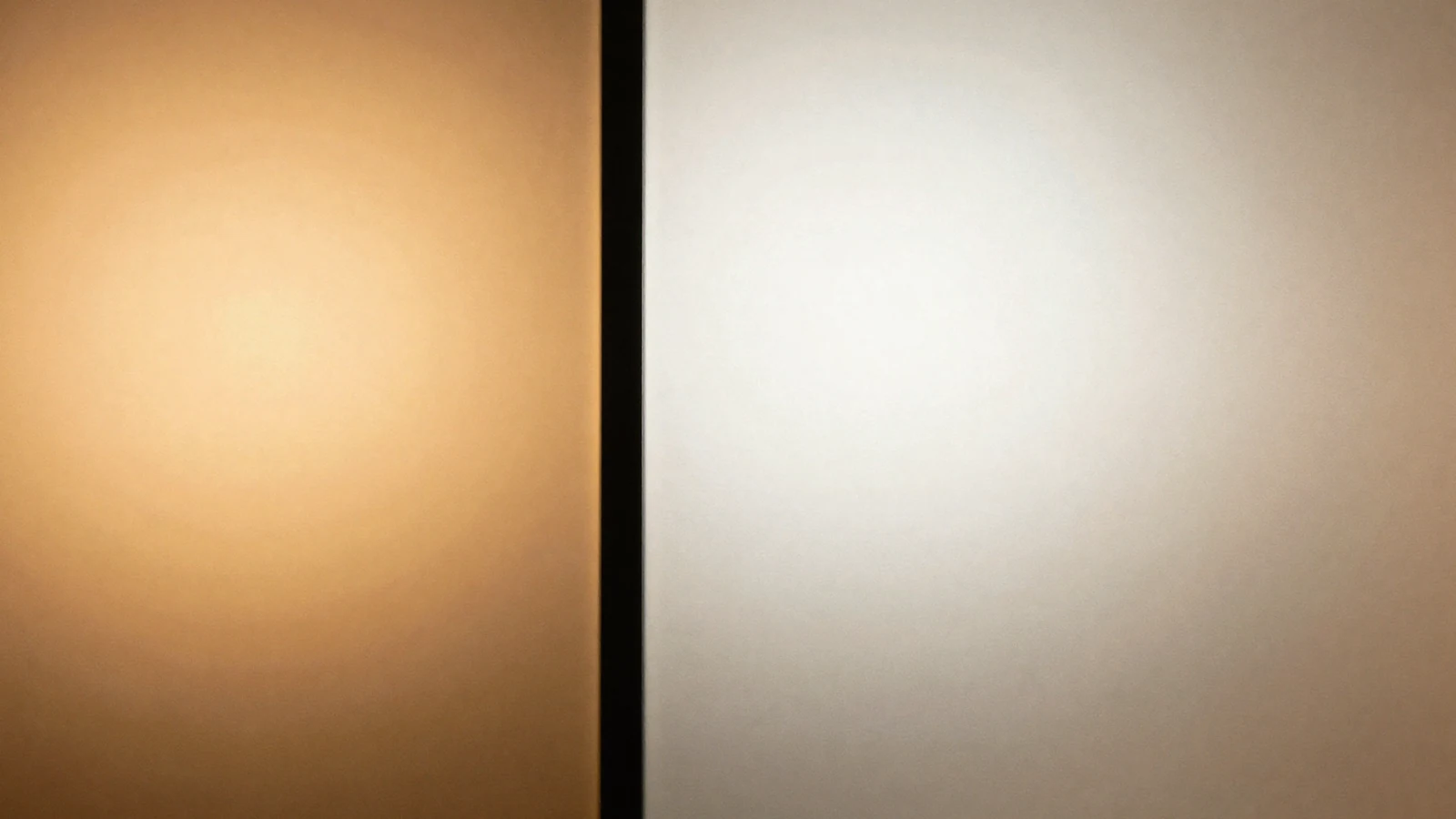 Dos paneles con temperaturas de luz distintas sobre vidrio esmerilado, metáfora de comparativa IPL.